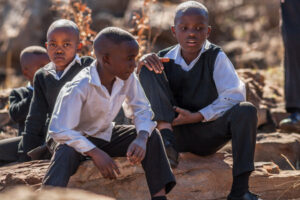 42365293-blyde-river-canyon-nature-reserve-south-africa-august-22-2014-south-african-children-in-school-unifo